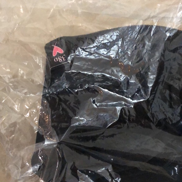 Vitoria’s Secret Bra - Picture 2 of 3